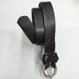 GAP cow leather with silver buckle and crisscross accent belt